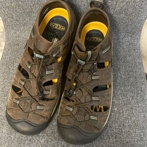Keen waterproof sandals sz 12 worn 1 time. Perfect in every way. Questions? Ask!
